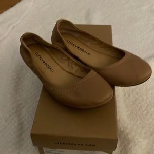 Lucky brand ballet flats nude color